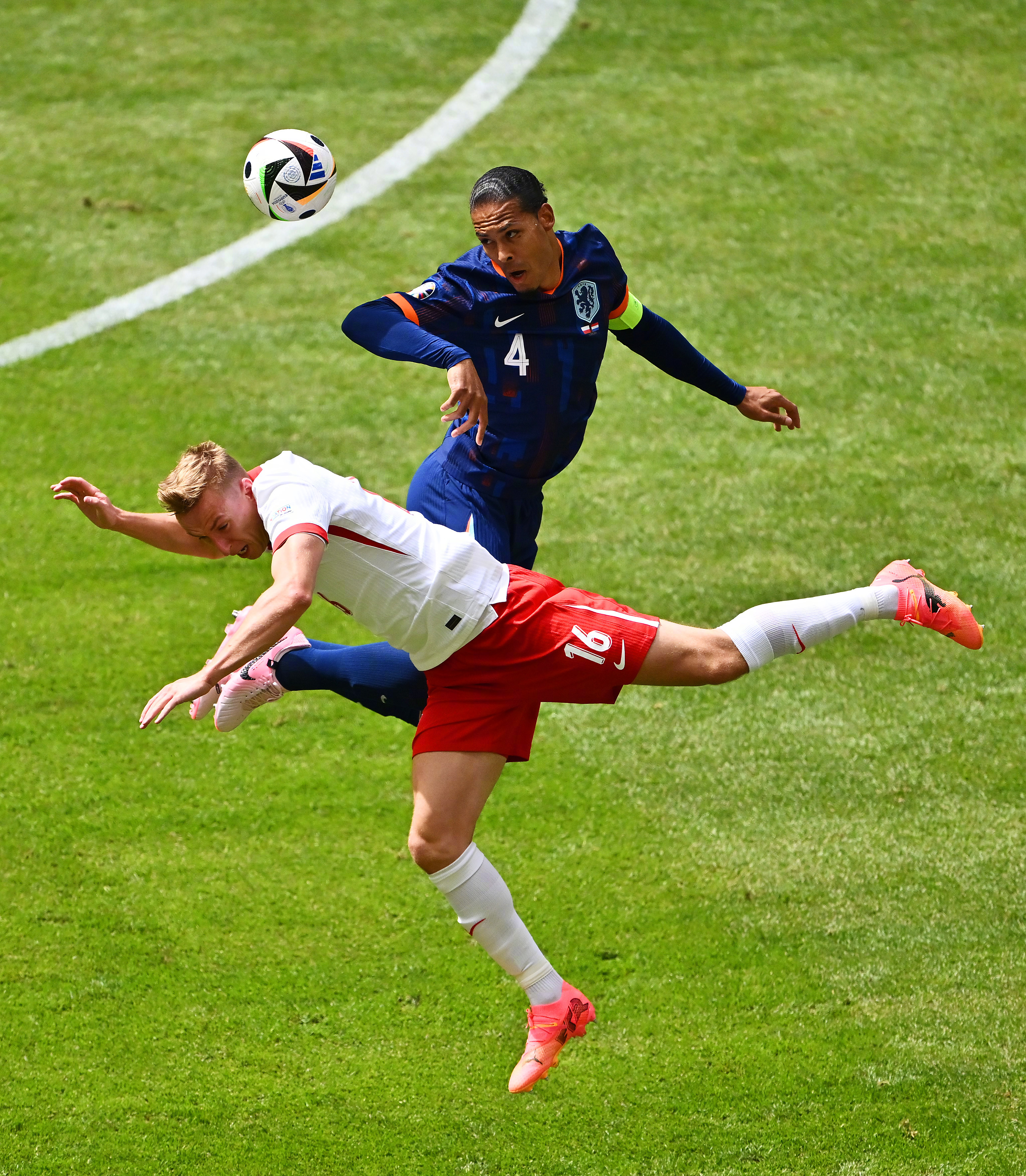 荷兰逆转土耳其,内马尔带队取胜 荷兰逆转土耳其,内马尔带队取胜