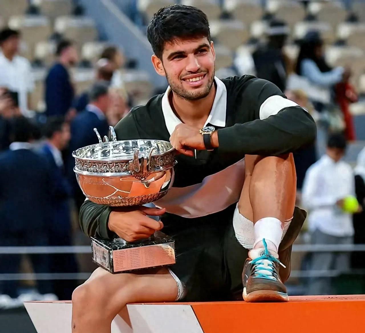 拉沃尔杯力克年终总决赛,阿尔卡拉斯惊艳四座 拉沃尔杯力克年终总决赛,阿尔卡拉斯惊艳四座