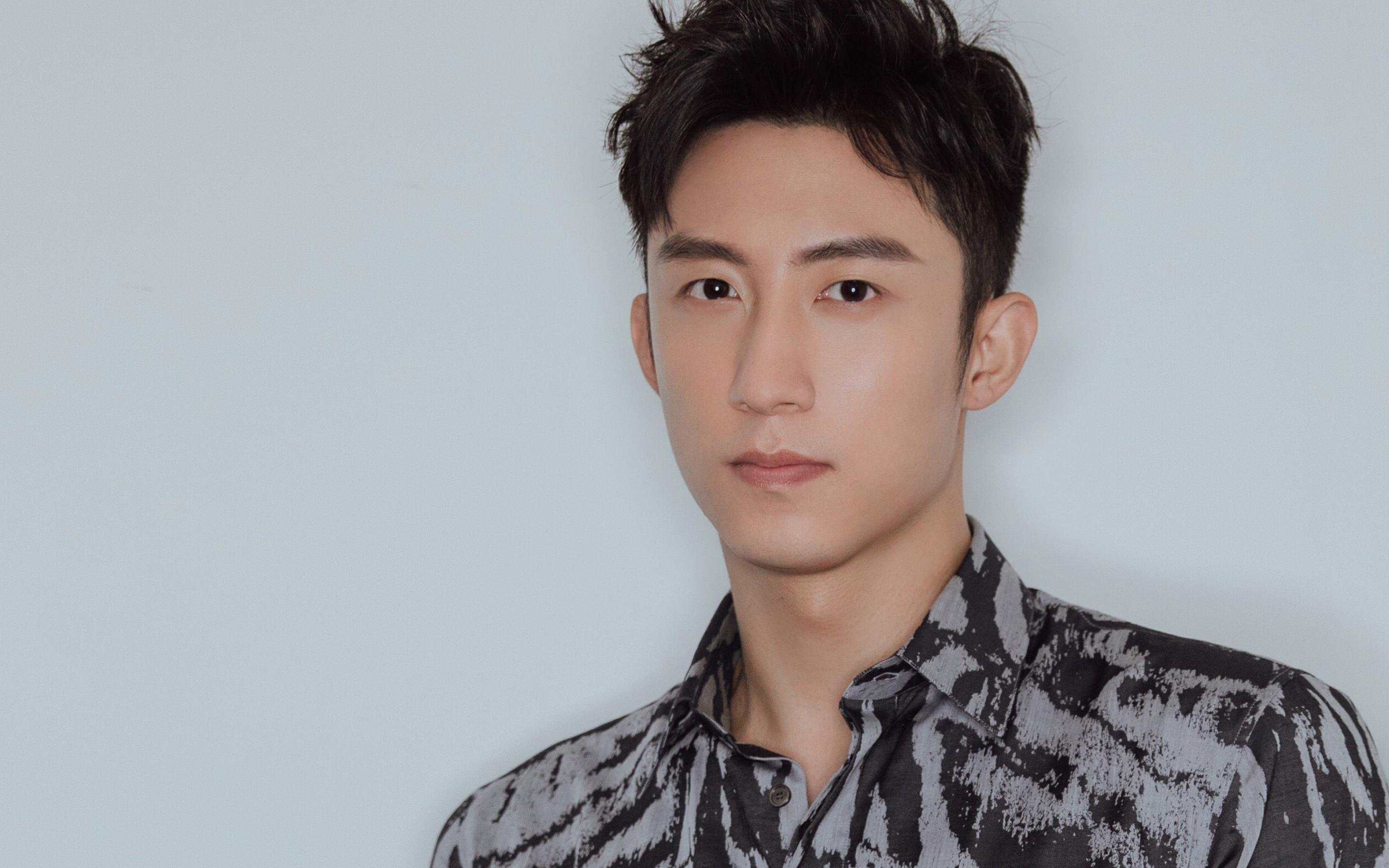 双星映照胜利之路，库里三分如炬燃战意，火箭末节破局克爵士