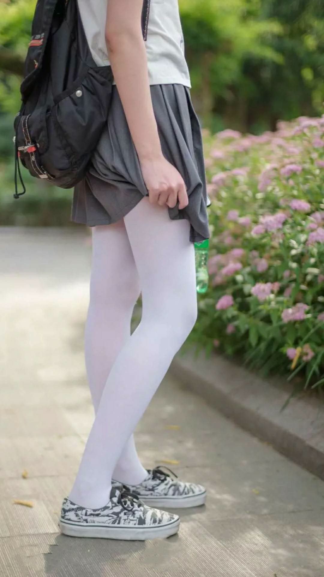 绿茵与硬木,国家德比的战术博弈与鹈鹕的闪电战